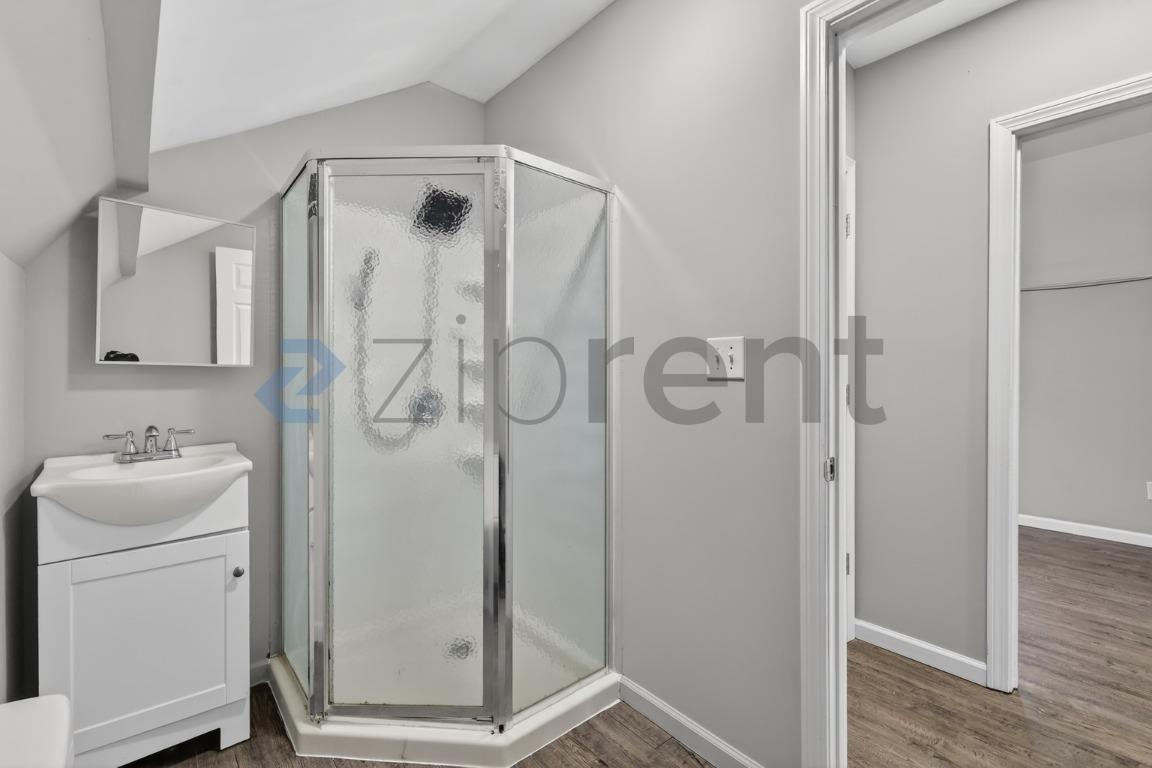 Building Photo - 158 Cliff St