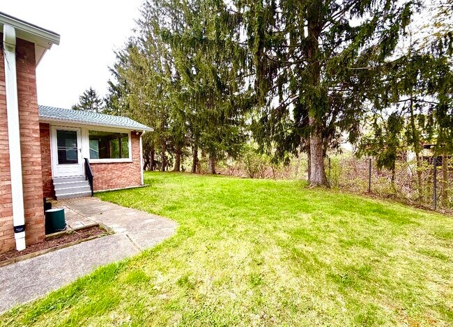 Building Photo - 99 Castle Creek Rd
