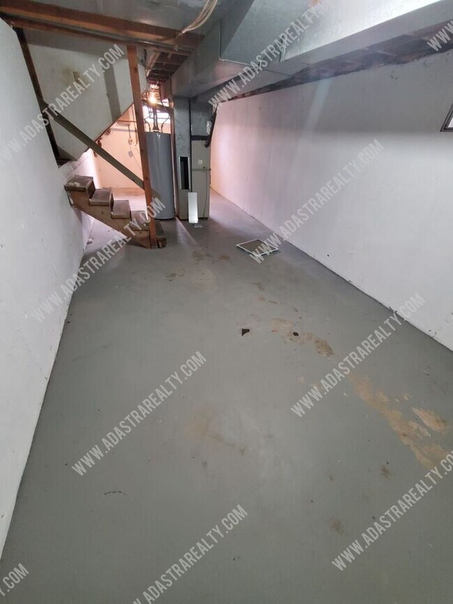 Building Photo - Spacious Olathe Duplex-Available NOW!!