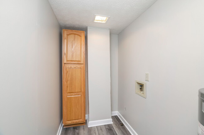 Building Photo - 9907 Donovan Ln