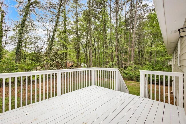 Building Photo - 4899 Raven Way NE