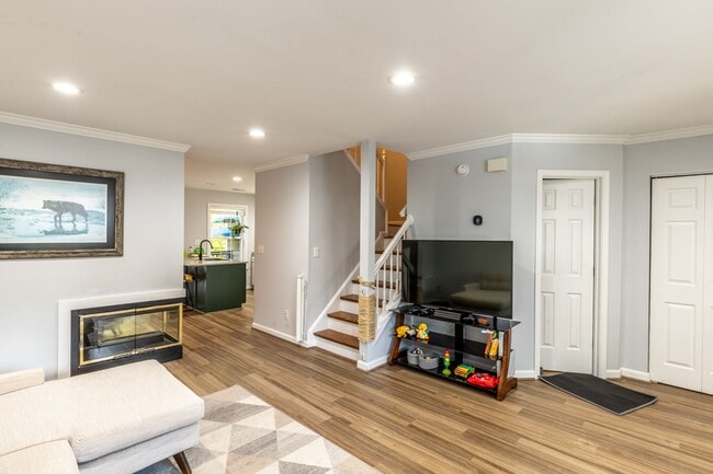 Building Photo - 1289 Clifden Green