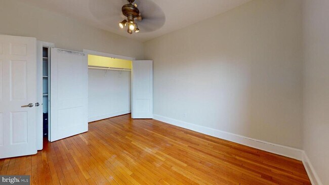 Building Photo - 18 9th St NE