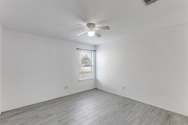 Building Photo - 133 Sylvan St