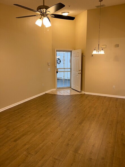 Living Dining/Combo - 6094 Maggies Cir