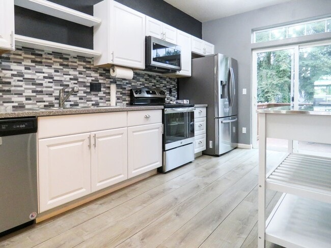 Primary Photo - 2 Bedroom Plus Bonus Room - Tigard Townhom...