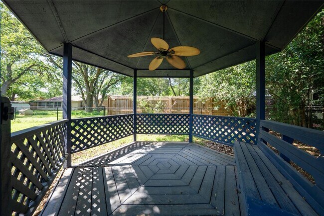 Building Photo - 807 Country Club Rd