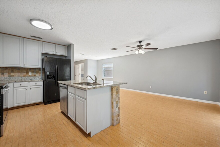 Building Photo - 2825 Cliffe Ct