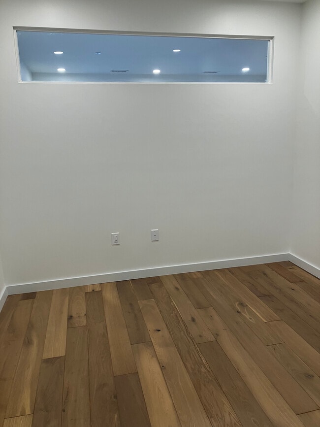 Building Photo - 97 Elmwood St