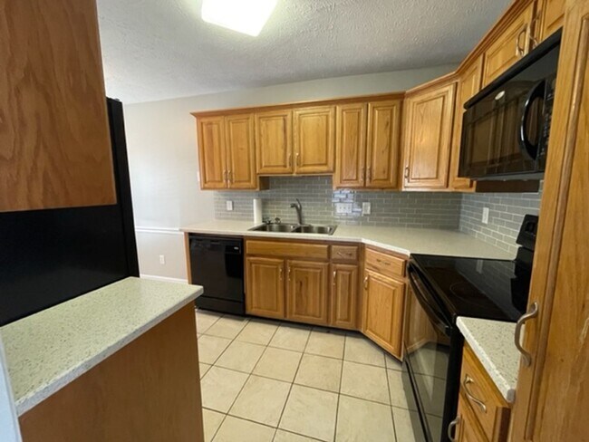 Building Photo - 1604 Queen Elizabeth Ct