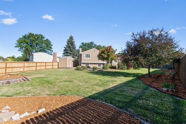 Building Photo - Beautiful 4 bed, 2 bath on Cul-de-sac  w/ large yard available in Central Loveland