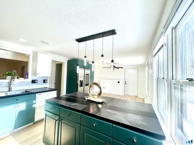 Building Photo - 112 Woodbine St