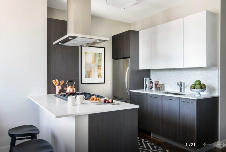 Building Photo - 77 W Wacker Dr