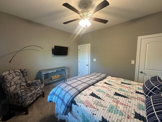 Building Photo - 225 Winding Creek Way