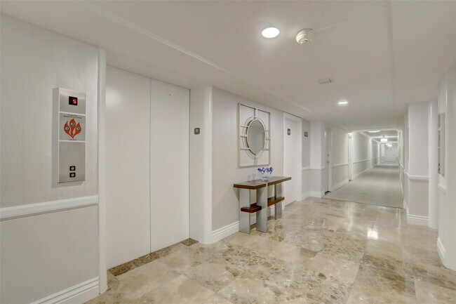 Building Photo - 3800 Galt Ocean Dr