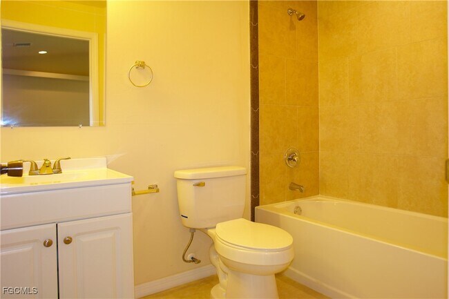 Building Photo - 528 SE 5th Ave