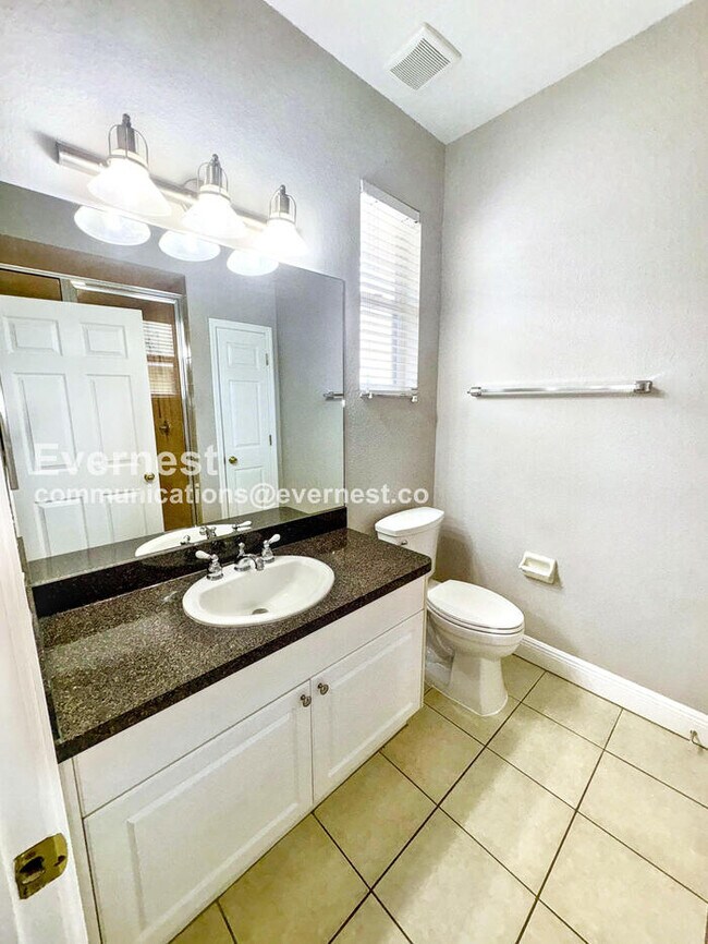 Building Photo - 3 Bed, 2.5 Bath Home with 2-Car Garage and In-Unit Laundry | Water Included!