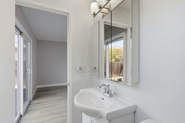 Building Photo - Stylish and Spacious Milpitas Home with Large Deck and Backyard