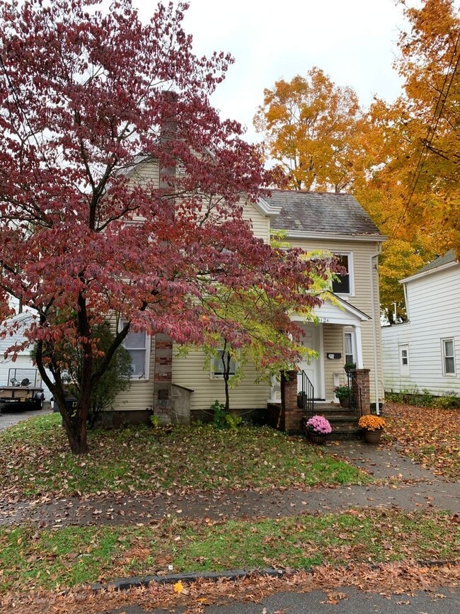Building Photo - 124 Cedar St