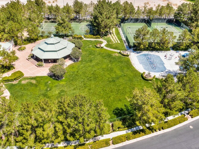 Building Photo - Beautiful 4Bd, 4Bth home in Guard Gated Community near Tivoli Village.