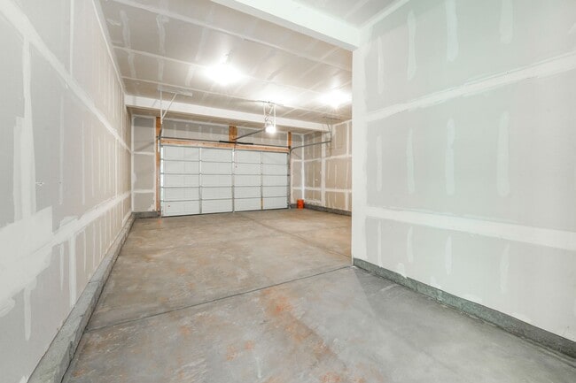 Building Photo - Pet-Friendly Upgraded 4-Bedroom Home with 3 Car Garage.