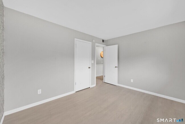 Building Photo - 3 Murphys Ln