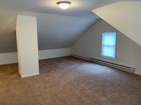 Building Photo - 136 Grand Ave