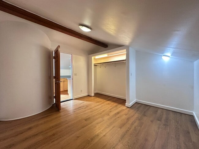 Building Photo - 4238 2nd Ave