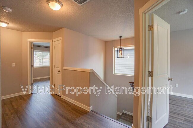 Building Photo - 7510 NE 124th Ave