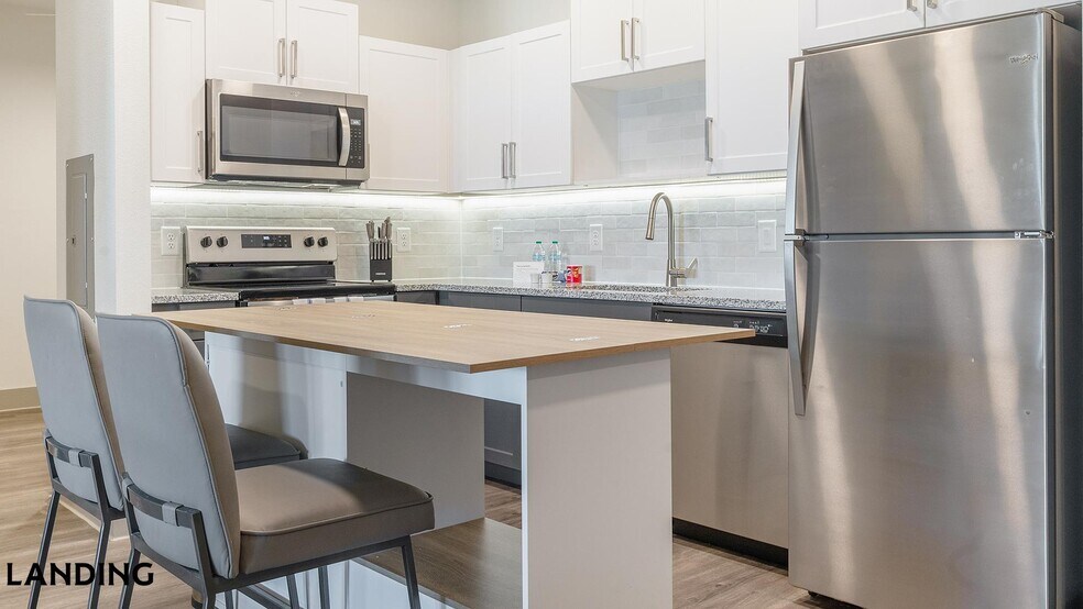 Building Photo - 2995 Railside Lp