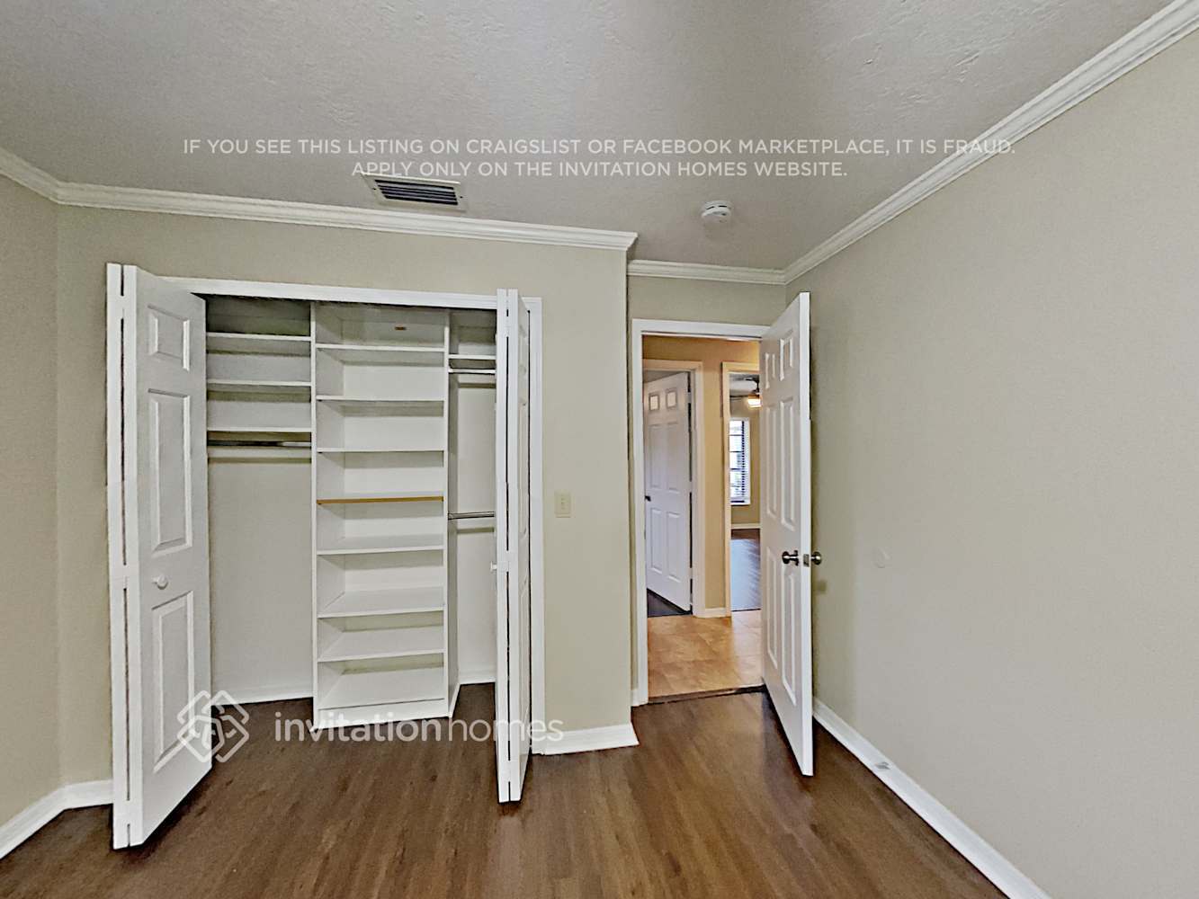 Building Photo - 622 S Sweetwater Blvd