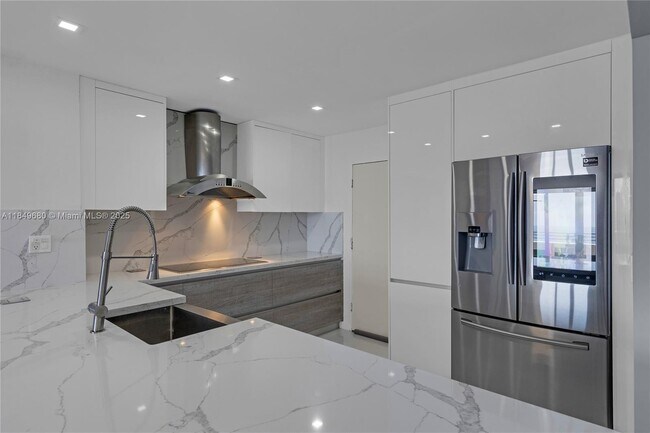 Building Photo - 5555 Collins Ave