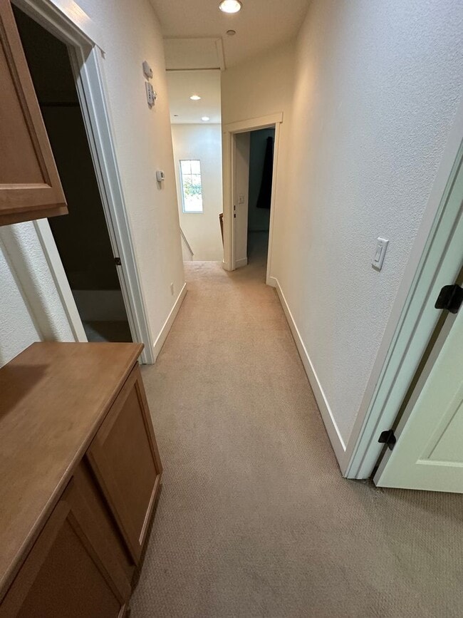 Building Photo - Welcome to modern luxury living in the heart of Midtown Sacramento!