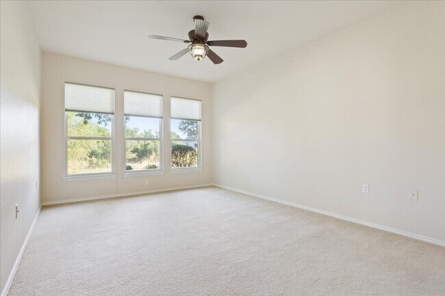 Building Photo - 141 Dickens Cir