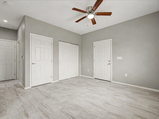 Building Photo - 358 W Elvira Rd