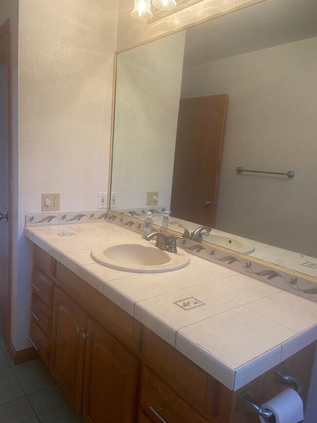 Building Photo - 2673 Wailaki St