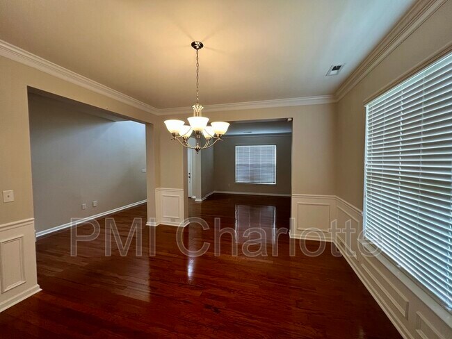 Building Photo - 7001 Mountain Top Ct