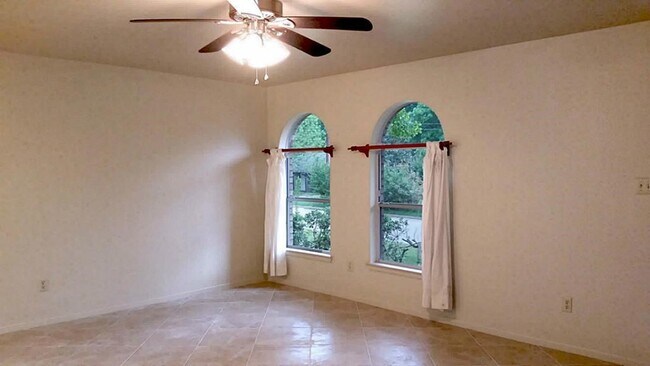 Building Photo - 240 N Forest Dr