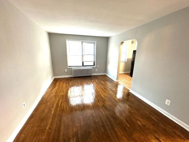 Interior Photo - 1000 OTIS ST NE