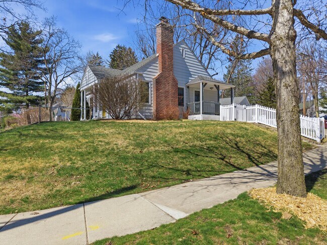 Building Photo - 1102 Arborview Blvd