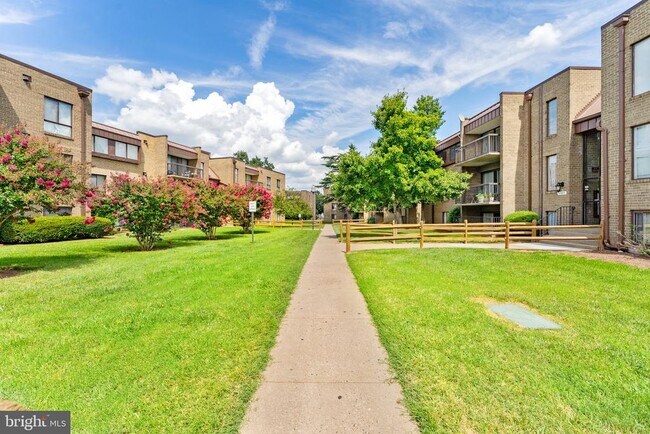 Building Photo - 7599 Gales Ct