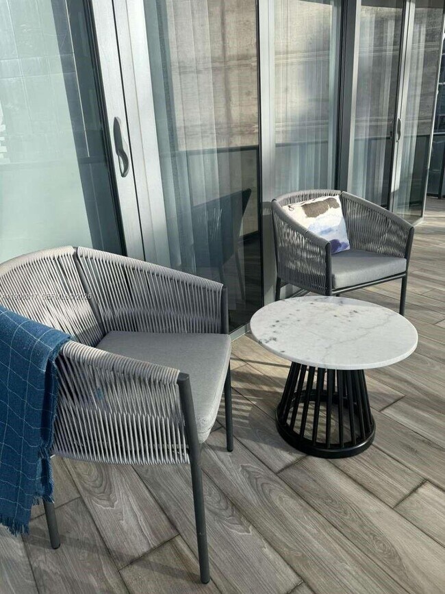 Building Photo - 801 S Miami Ave