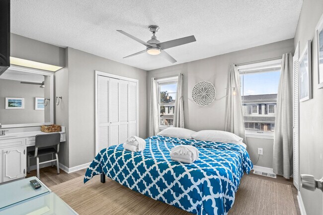 Building Photo - 405 13th Ave S