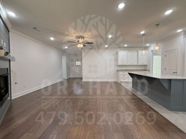Building Photo - Bella Vista Single-Family Home- 3 Bed/ 2 B...