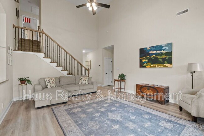 Building Photo - 433 Crestwicke Ct