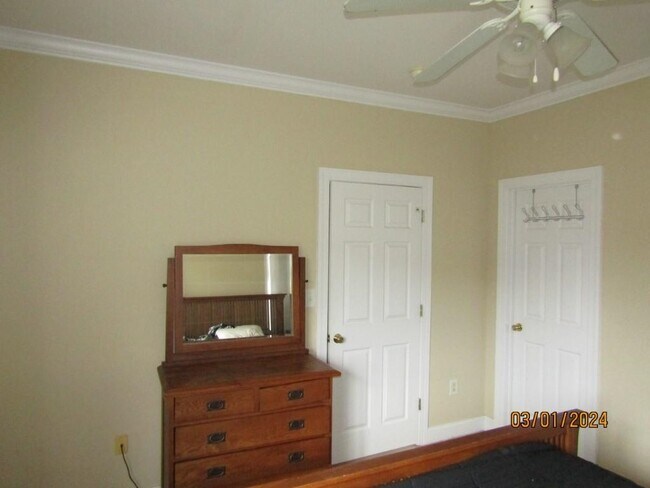 Building Photo - 2057 Silvercrest Dr