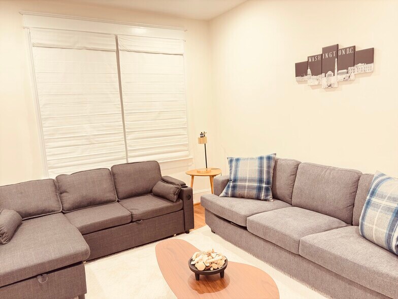 Building Photo - 1826 A St SE