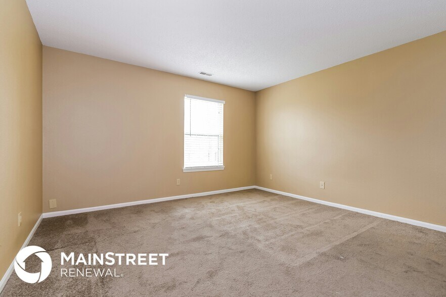 Building Photo - 7467 Grandview Dr