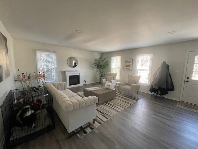 Building Photo - 1527 W Richmond St