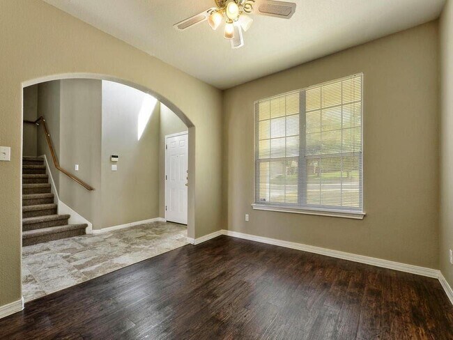 Building Photo - 1412 Briar Hill Dr
